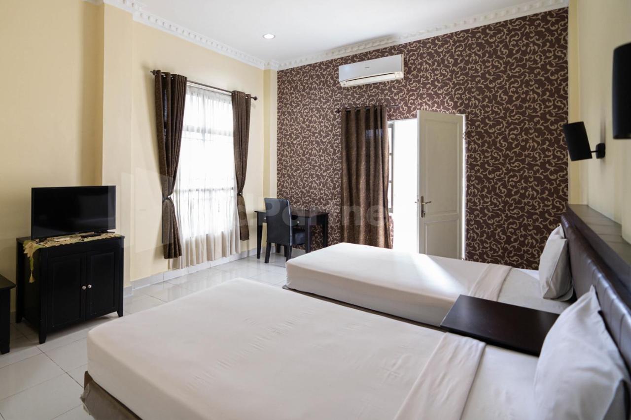 Carolina Transit Hotel Medan Kültér fotó