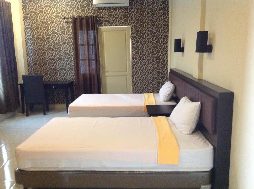 Carolina Transit Hotel Medan Kültér fotó