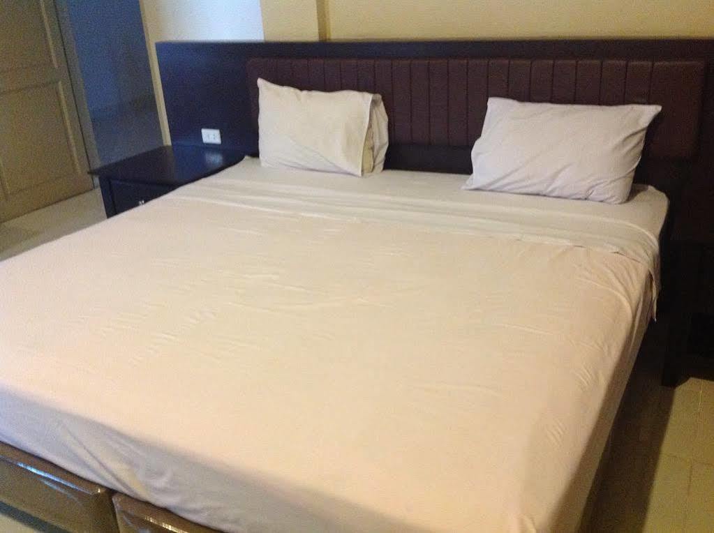 Carolina Transit Hotel Medan Kültér fotó